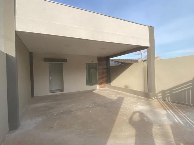 Foto do Casa - ÓTIMA RESIDÊNCIA COM BASTANTE ESPAÇO ,3 QUARTOS SENDO 1 SUÍTE APTA A FINANCIAMENTO à venda, Jardim das Flores I, Apucarana, PR | CAMPOY CORRETOR DE IMÓVEIS