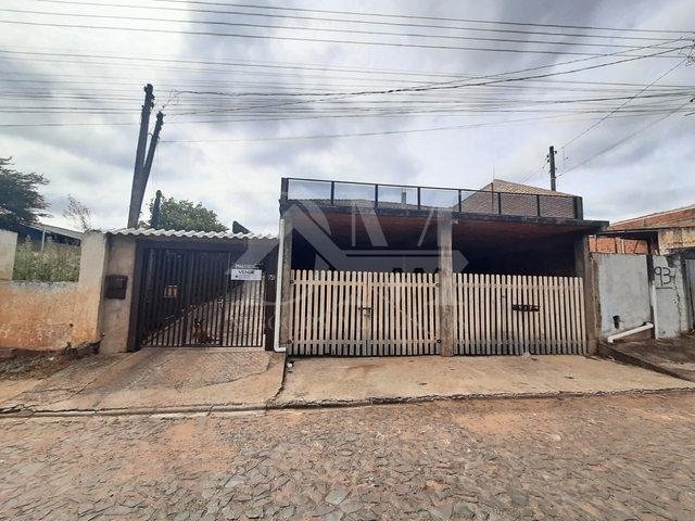 Casa com 360m² 3 quartos e 4 banheiros, à venda, no bairro Santa Cecília em Jaguariaíva
