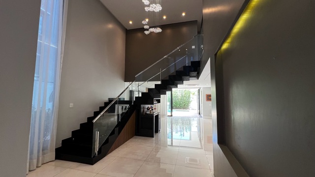 Casa com 392m² 4 quartos e 6 banheiros, à venda, no bairro Vivendas do Arvoredo em Londrina