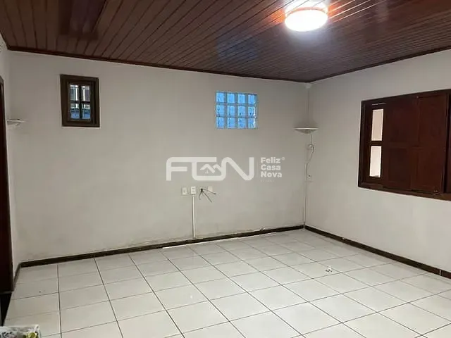 Casa com 200m² 4 quartos e 6 banheiros, à venda, no bairro Dois de Julho em Camaçari