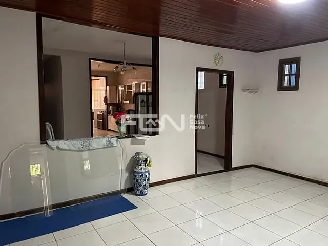 Casa com 200m² 4 quartos e 6 banheiros, à venda, no bairro Dois de Julho em Camaçari
