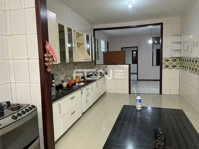 Casa com 200m² 4 quartos e 6 banheiros, à venda, no bairro Dois de Julho em Camaçari