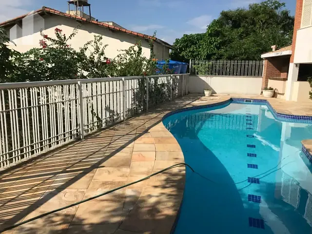 Casa com 400m² 4 quartos e 4 banheiros, à venda, no bairro Joana D'Arc em Nova Iguaçu