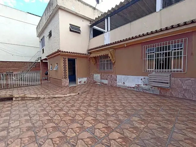 Casa com 435m² 6 quartos e 3 banheiros, à venda, no bairro Rocha em São Gonçalo