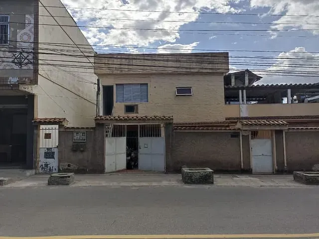 Casa com 435m² 6 quartos e 3 banheiros, à venda, no bairro Rocha em São Gonçalo
