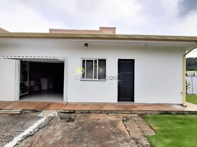 Casa com 330m² 6 quartos e 4 banheiros, à venda, no bairro Areias em São José