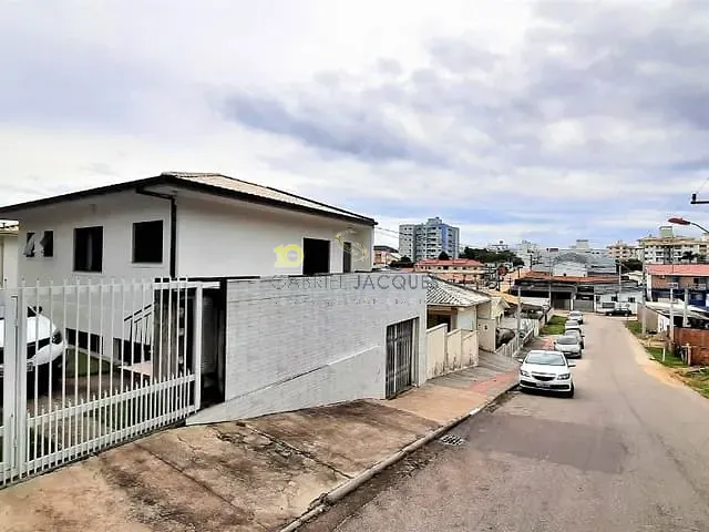 Casa com 330m² 6 quartos e 4 banheiros, à venda, no bairro Areias em São José