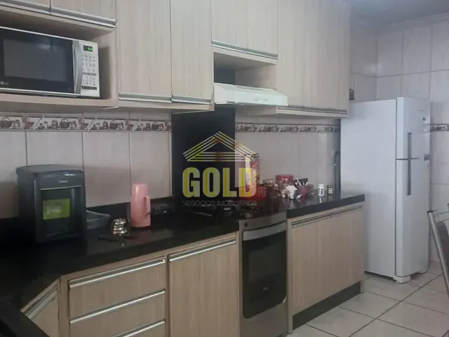 Casa com 300m² 3 quartos e 1 banheiro, à venda, no bairro Jardim Tomy em Londrina