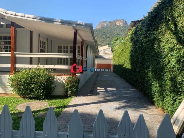 Casa 4 quartos e 3 banheiros, à venda, no bairro Taquara em Rio de Janeiro