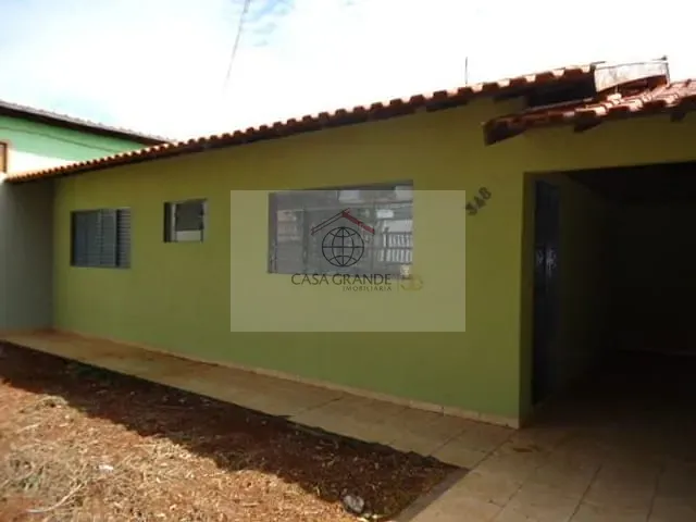 Casa 3 quartos e 1 banheiro, para alugar, no bairro Jardim Caviuna em Rolândia