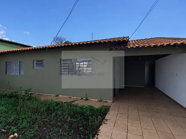 Casa 3 quartos e 1 banheiro, para alugar, no bairro Jardim Caviuna em Rolândia