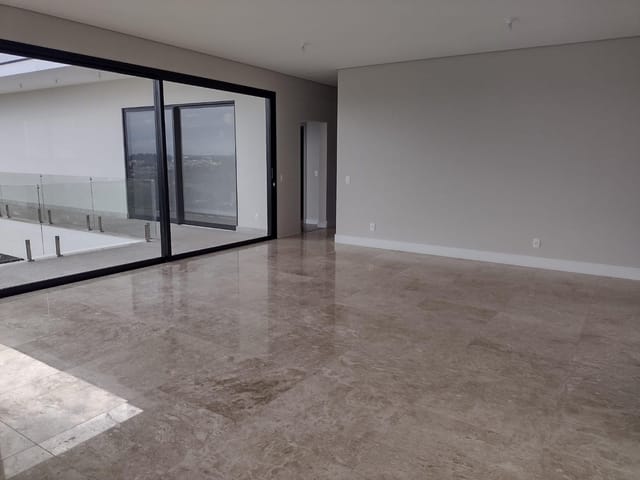 Casa com 1917m² 4 quartos e 2 banheiros, à venda, no bairro Rainha em Louveira
