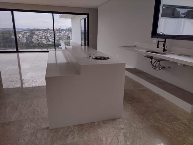 Casa com 1917m² 4 quartos e 2 banheiros, à venda, no bairro Rainha em Louveira