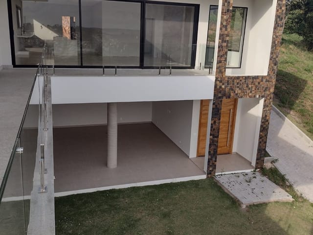 Casa com 1917m² 4 quartos e 2 banheiros, à venda, no bairro Rainha em Louveira