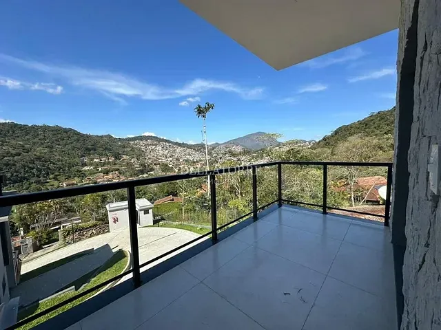 Casa com 1469m² 3 quartos e 3 banheiros, à venda, no bairro Golfe em Teresópolis