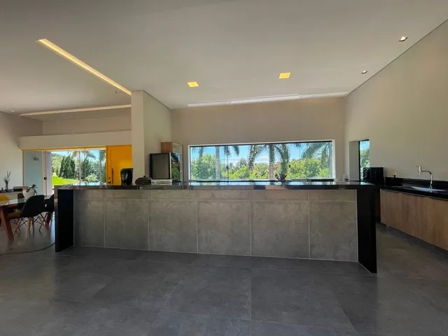 Casa com 1350m² 4 quartos e 6 banheiros, para alugar, no bairro Esperança em Londrina