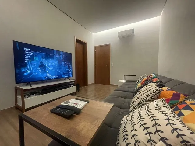 Casa com 1350m² 4 quartos e 6 banheiros, para alugar, no bairro Esperança em Londrina