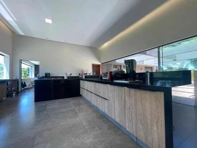 Casa com 1350m² 4 quartos e 6 banheiros, para alugar, no bairro Esperança em Londrina
