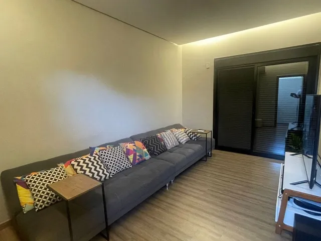 Casa com 1350m² 4 quartos e 6 banheiros, para alugar, no bairro Esperança em Londrina