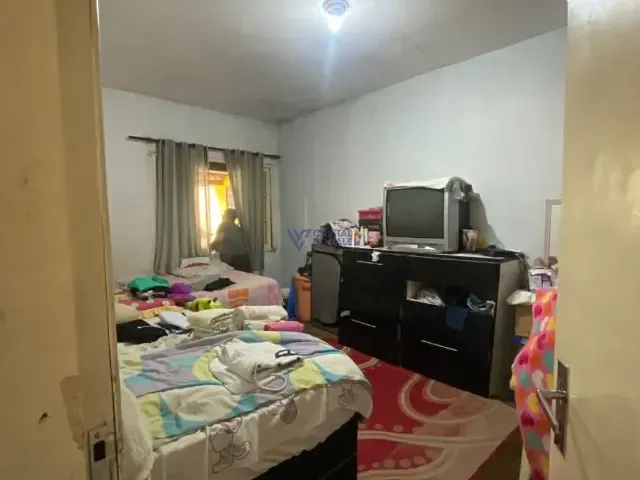 Casa com 300m² 5 quartos e 2 banheiros, à venda, no bairro Parque Industrial em São José dos Campos