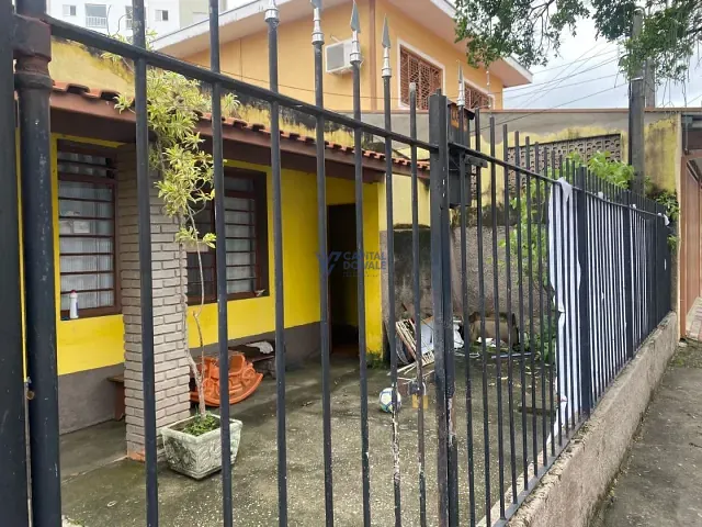 Casa com 300m² 5 quartos e 2 banheiros, à venda, no bairro Parque Industrial em São José dos Campos