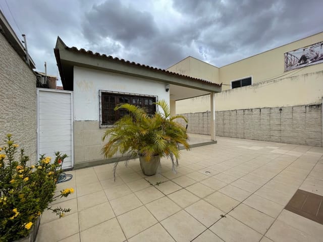 Casa com 480m² 4 quartos e 3 banheiros, à venda, no bairro Vila Peri em Fortaleza