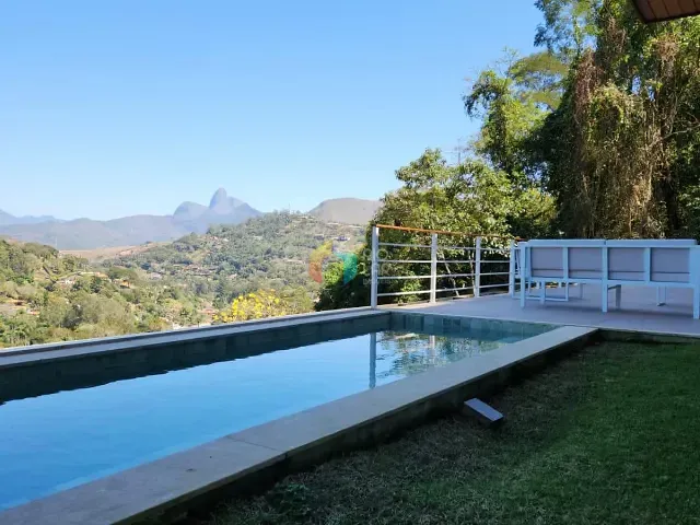 Casa com 450m² 5 quartos e 5 banheiros, à venda, no bairro Itaipava em Petrópolis