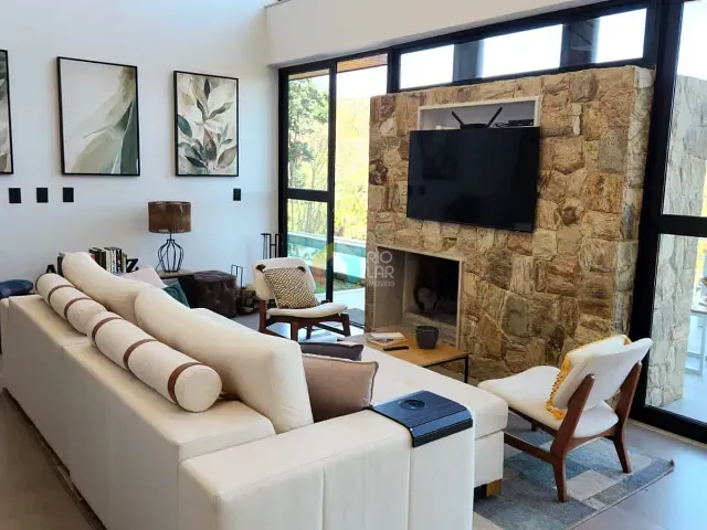 Casa com 450m² 5 quartos e 5 banheiros, à venda, no bairro Itaipava em Petrópolis