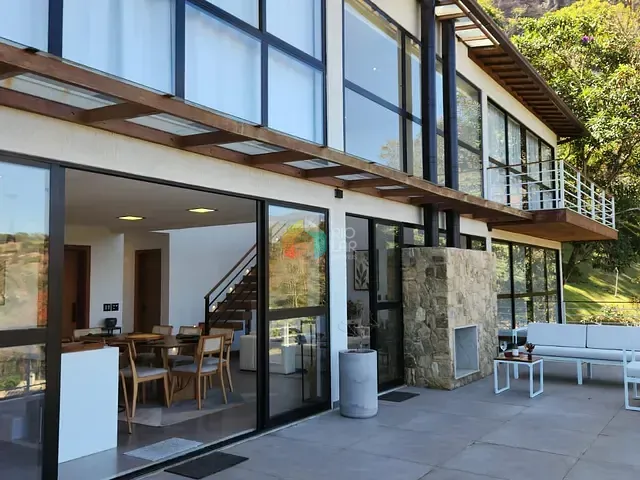 Casa com 450m² 5 quartos e 5 banheiros, à venda, no bairro Itaipava em Petrópolis
