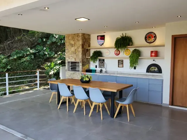 Casa com 450m² 5 quartos e 5 banheiros, à venda, no bairro Itaipava em Petrópolis