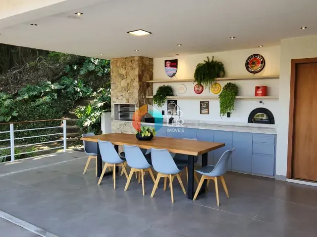 Casa com 450m² 5 quartos e 5 banheiros, à venda, no bairro Itaipava em Petrópolis