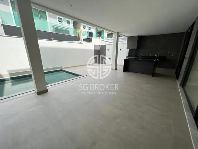 Casa com 500m² 4 quartos e 6 banheiros, à venda, no bairro Recreio dos Bandeirantes em Rio de Janeiro