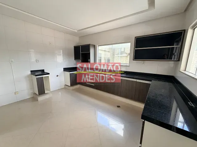 Casa 3 quartos e 5 banheiros, à venda, no bairro Parque Verde em Belém