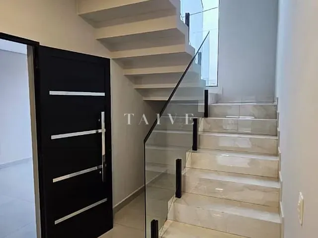 Casa com 251m² 3 quartos e 3 banheiros, à venda, no bairro Loteamento Morada das Flores em Cambé