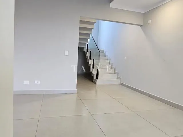 Casa com 251m² 3 quartos e 3 banheiros, à venda, no bairro Loteamento Morada das Flores em Cambé