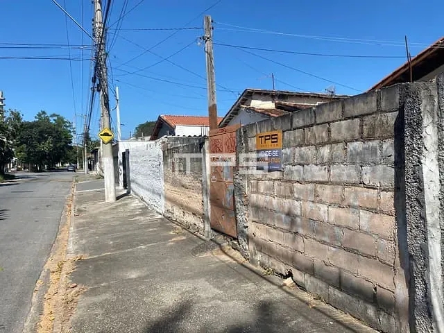 Casa com 1000m² 3 quartos e 1 banheiro, à venda, no bairro Parque Santo Antônio em Taubaté