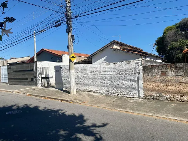 Casa com 1000m² 3 quartos e 1 banheiro, à venda, no bairro Parque Santo Antônio em Taubaté