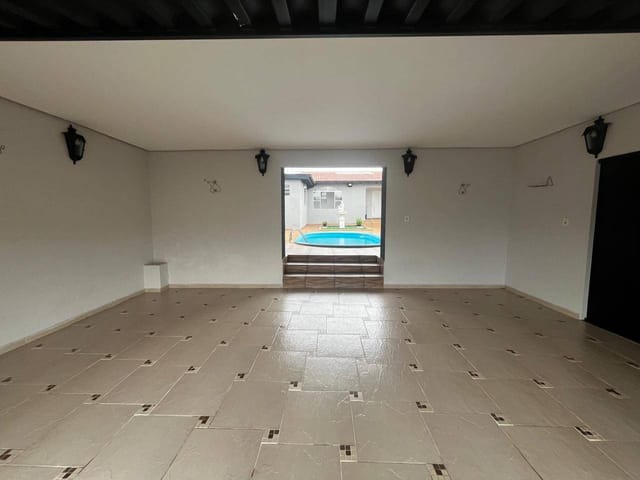 Foto do Casa - Casa para Locação, 03 quartos (02 suítes), Churrasqueira, piscina aquecida, 02 vagas de garagem,  375 m² terreno, JD Caravelle, Londrina - PR | ZBM NEGOCIOS IMOBILIARIOS