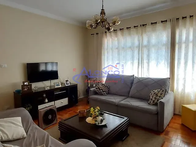 Casa com 250m² 5 quartos e 3 banheiros, à venda, no bairro Centro em Jacareí