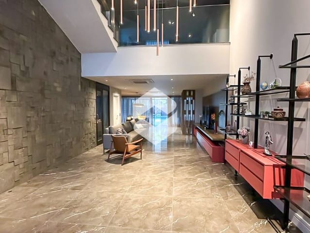 Casa com 600m² 5 quartos e 8 banheiros, à venda ou para alugar, no bairro Barra da Tijuca em Rio de Janeiro