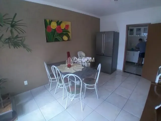 Casa com 250m² 3 quartos e 3 banheiros, à venda, no bairro Jardim Aeroporto em Poços de Caldas