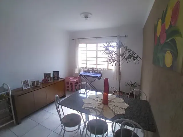 Casa com 250m² 3 quartos e 3 banheiros, à venda, no bairro Jardim Aeroporto em Poços de Caldas