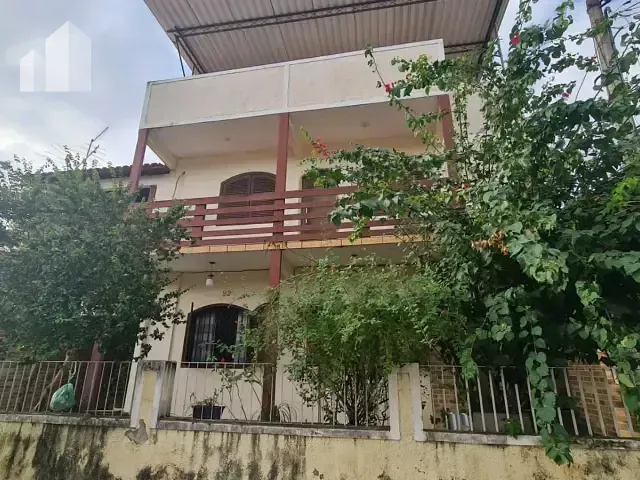 Casa com 323m² 4 quartos e 4 banheiros, à venda, no bairro Centro em Nova Iguaçu