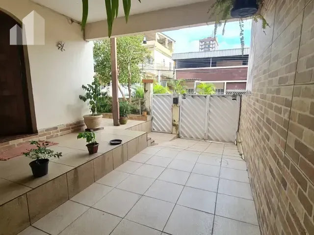 Casa com 323m² 4 quartos e 4 banheiros, à venda, no bairro Centro em Nova Iguaçu