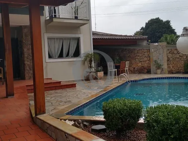 Casa com 362m² 3 quartos e 3 banheiros, à venda, no bairro Vila Petropolis em Atibaia