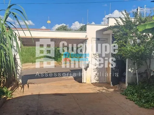 Casa com 200m² 2 quartos e 1 banheiro, à venda, no bairro Jardim Aeroporto em GUAXUPÉ