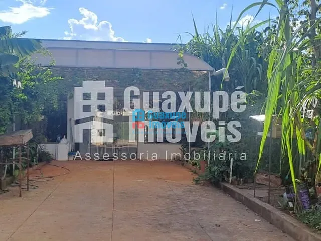 Casa com 200m² 2 quartos e 1 banheiro, à venda, no bairro Jardim Aeroporto em GUAXUPÉ