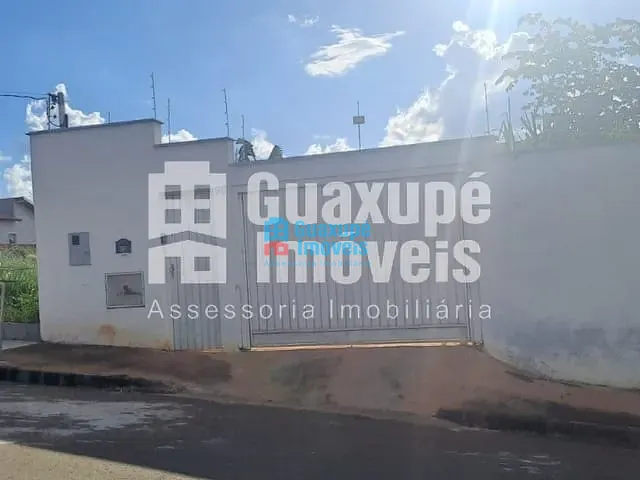 Casa com 200m² 2 quartos e 1 banheiro, à venda, no bairro Jardim Aeroporto em GUAXUPÉ