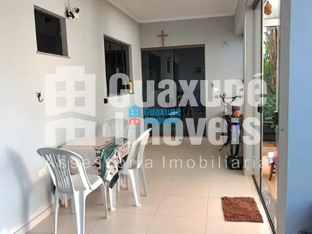 Casa com 200m² 2 quartos e 1 banheiro, à venda, no bairro Jardim Aeroporto em GUAXUPÉ