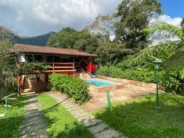 Casa com 1725m² 4 quartos e 3 banheiros, à venda, no bairro Ypu em Nova Friburgo